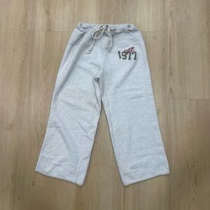 American Eagle grey capri sweatpants with pink logo size Small